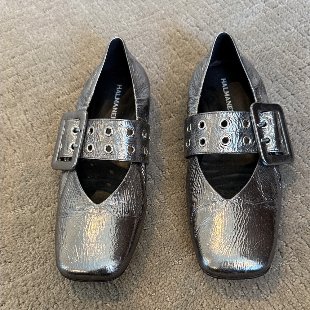 Halmanera Silver Metallic Buckle Shoes